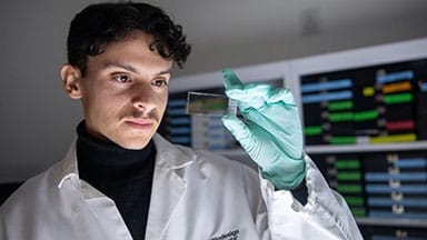 Johann Valera-Vega in lab